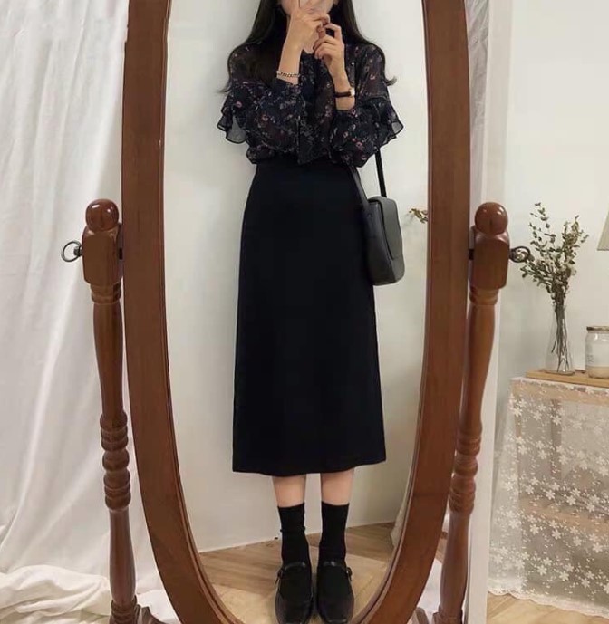 chan vay suong - Cách MIX áo thun với chân váy trendy 2023