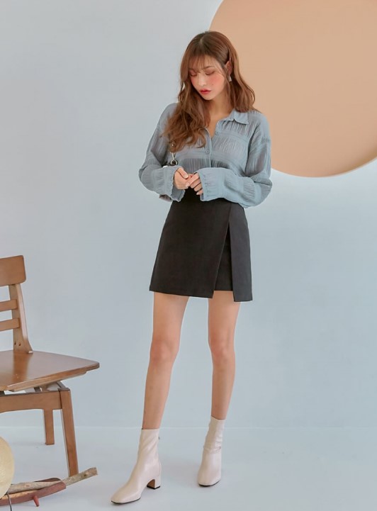 wrap skirt - Cách MIX áo thun với chân váy trendy 2023